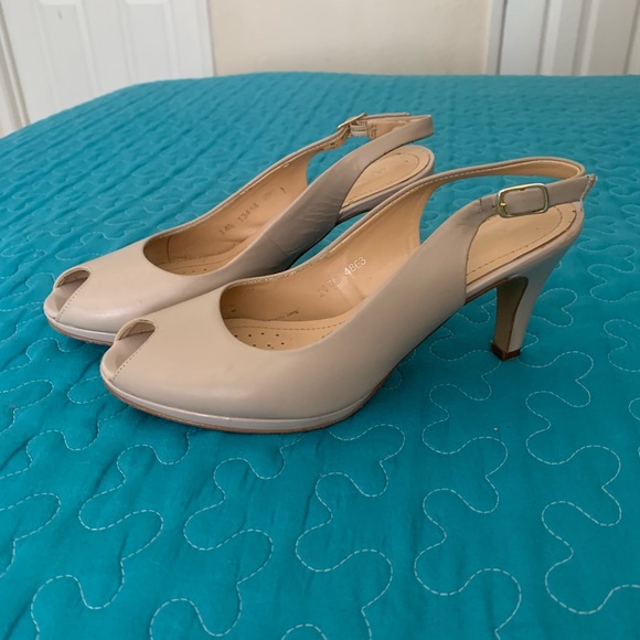 Andrea -Leather Heels - Picture 2 of 11